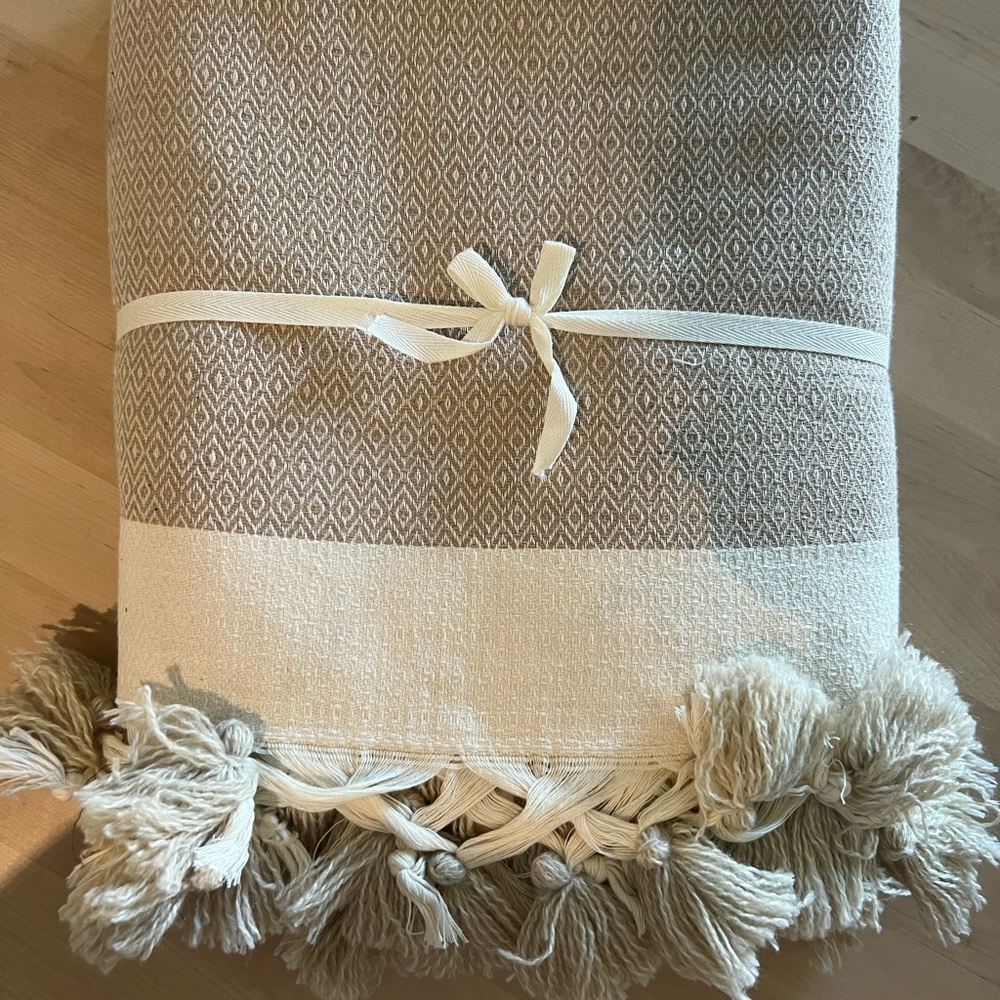 Cotton throw blanket 63”x99”